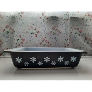 Pyrex Snowflake Rectangular Baking Dish